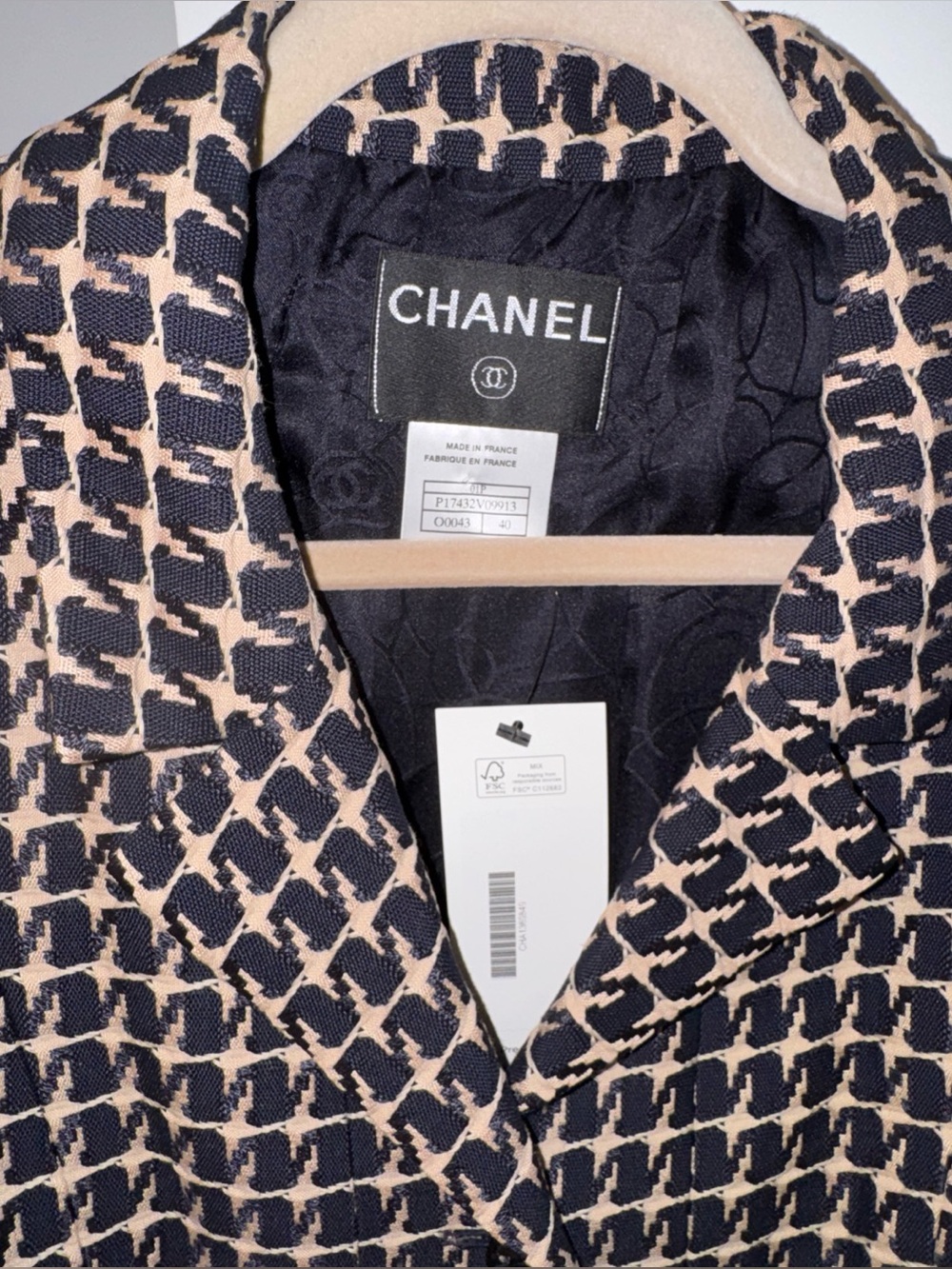 CHANEL Black and Pink Geometric Tweed Blazer
